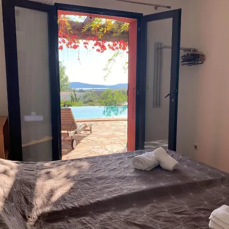 Belle Traditionnelle Vue Mer Avec Piscine A 1,5 Km De La Plage De Pinarello * Sainte-Lucie de Porto-Vecchio